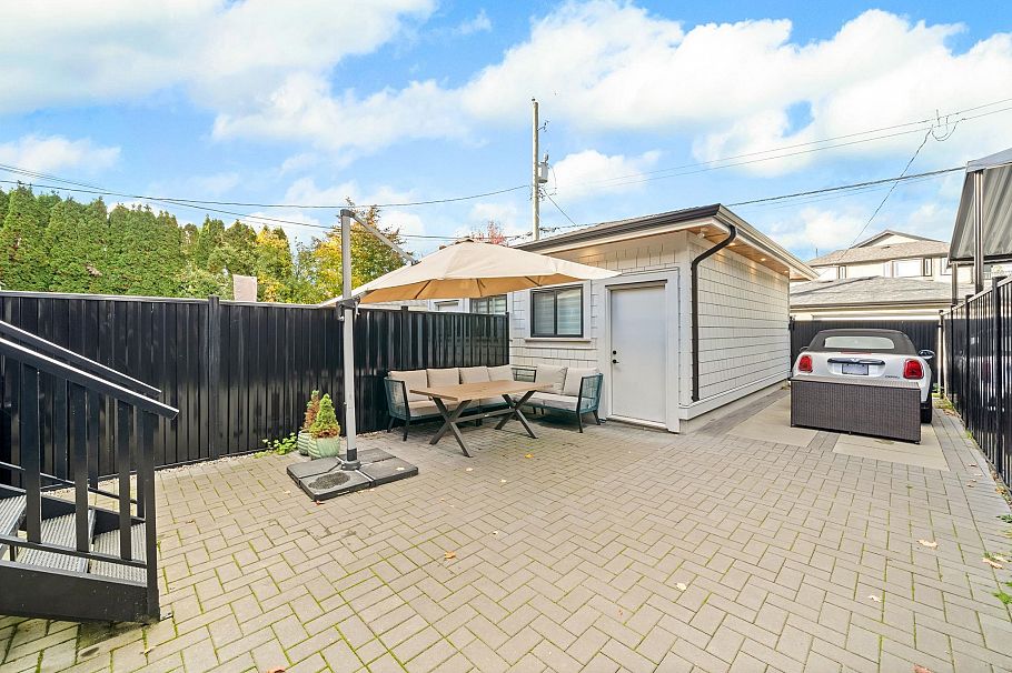 2815 W 19th Avenue Vancouver, BC - 28