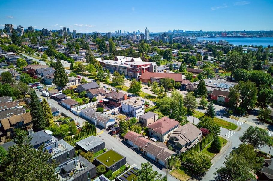 562 W Keith Road North Vancouver, BC - 30