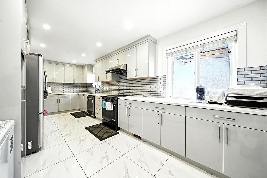 2545 E 43rd Avenue Vancouver, BC - 17