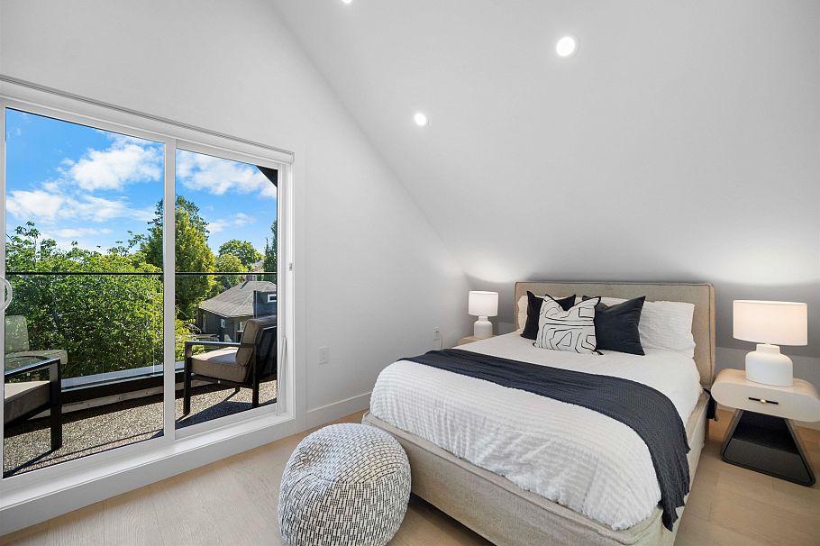 1 5033 Prince Albert Street Vancouver, BC - 5