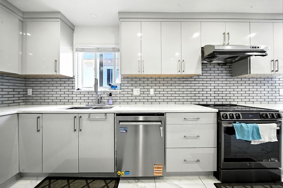 2545 E 43rd Avenue Vancouver, BC - 18