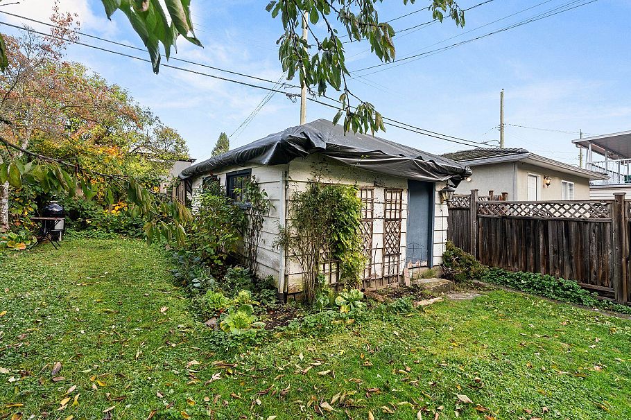 831 E 38th Avenue Vancouver, BC - 36