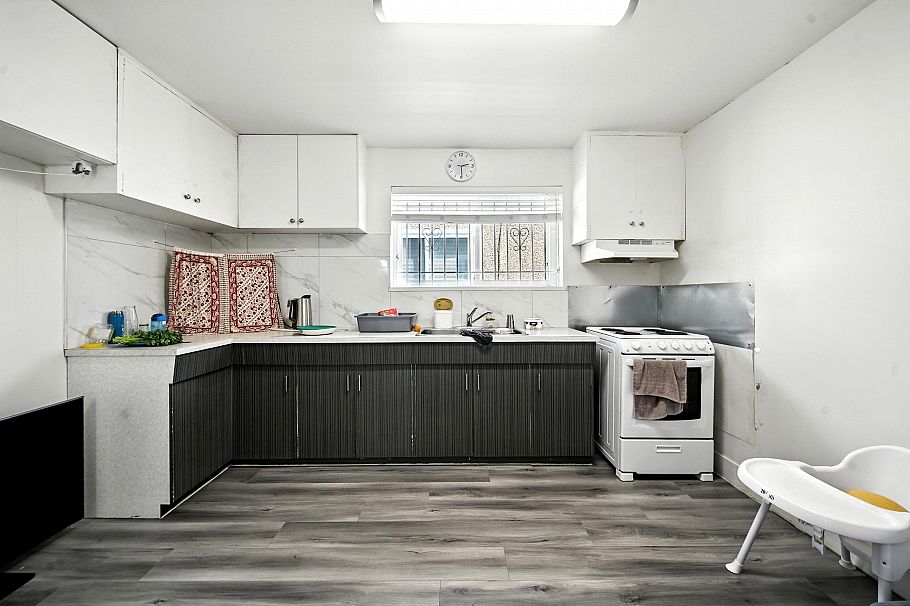 2545 E 43rd Avenue Vancouver, BC - 30