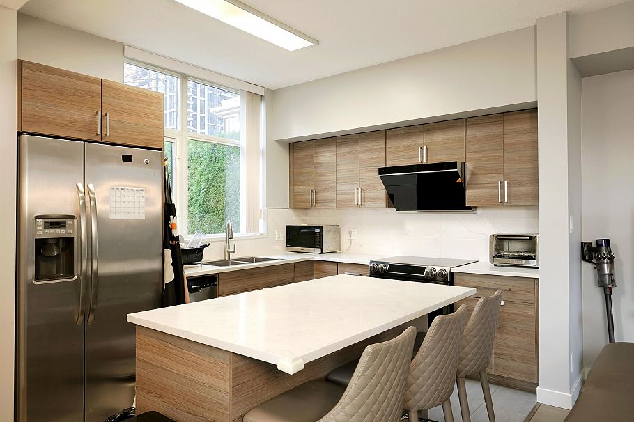 TH16 2089 Rosser Avenue Burnaby, BC - 8