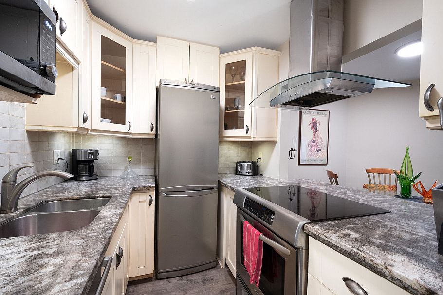 107 1155 Ross Road North Vancouver, BC - 18