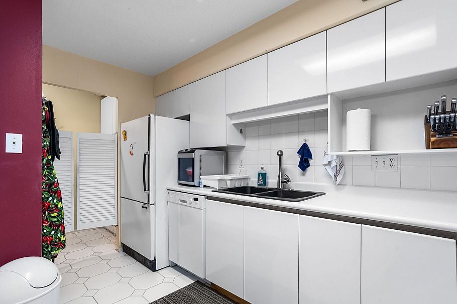 301 106 W Kings Road North Vancouver, BC - 8