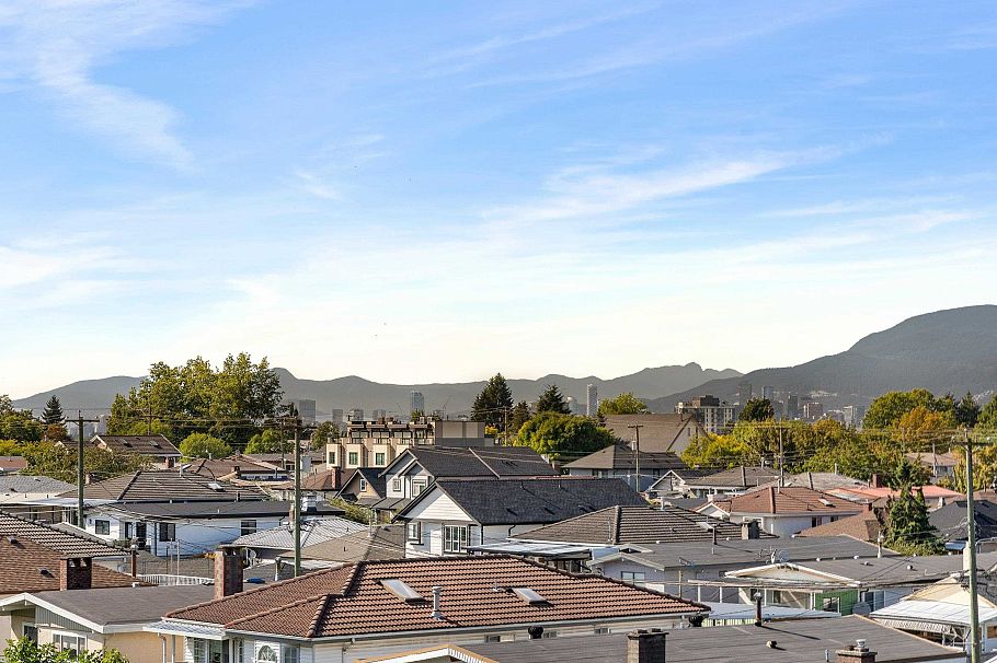 2286 E 33rd Avenue Vancouver, BC - 22