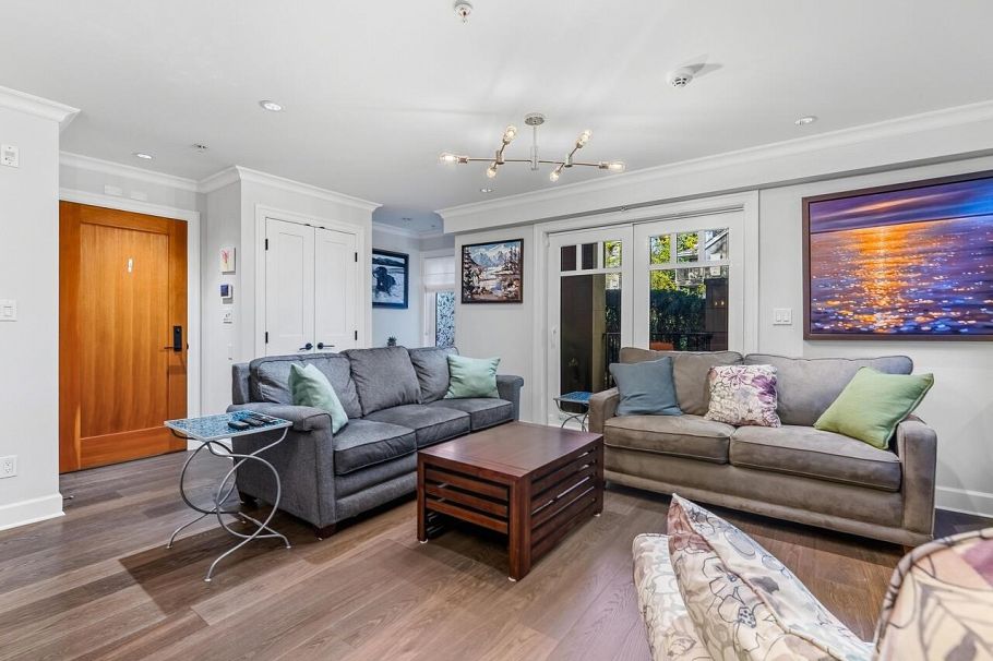 100 656 W 13th Avenue Vancouver, BC - 4