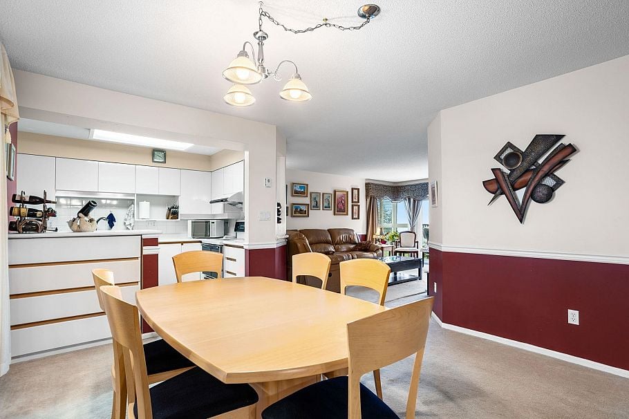 301 106 W Kings Road North Vancouver, BC - 14