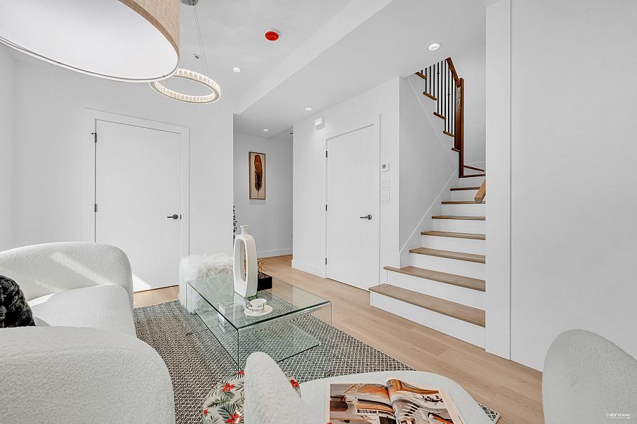 3 262 E 65th Avenue Vancouver, BC - 5