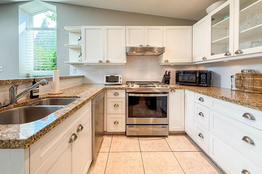 Withheld WITHHELD, North Vancouver BC V7P 2J7 North Vancouver, BC - 11