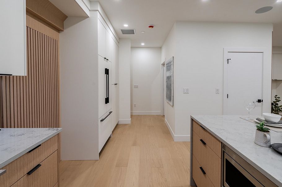 1 3576 E Pender Street Vancouver, BC - 15