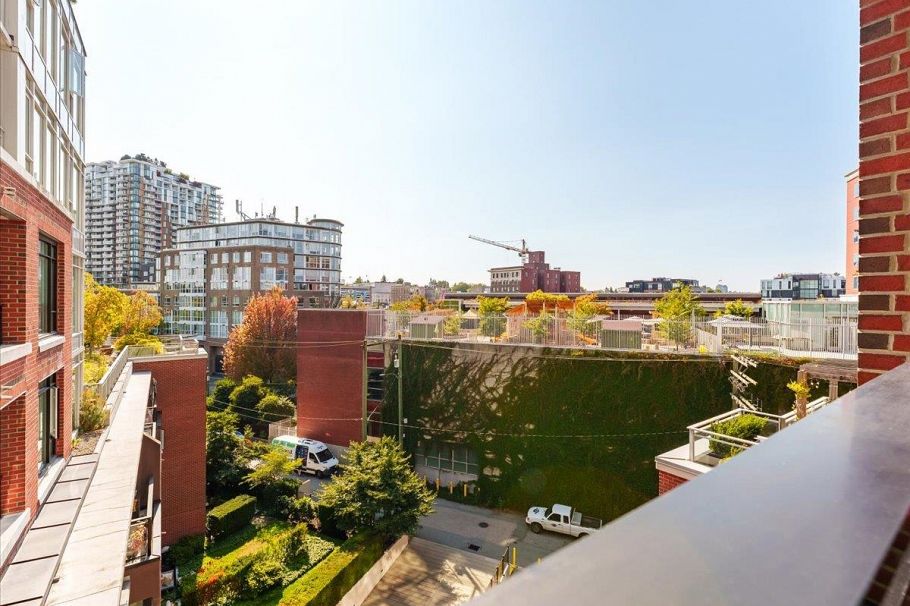 601 2321 Scotia Street Vancouver, BC - 17