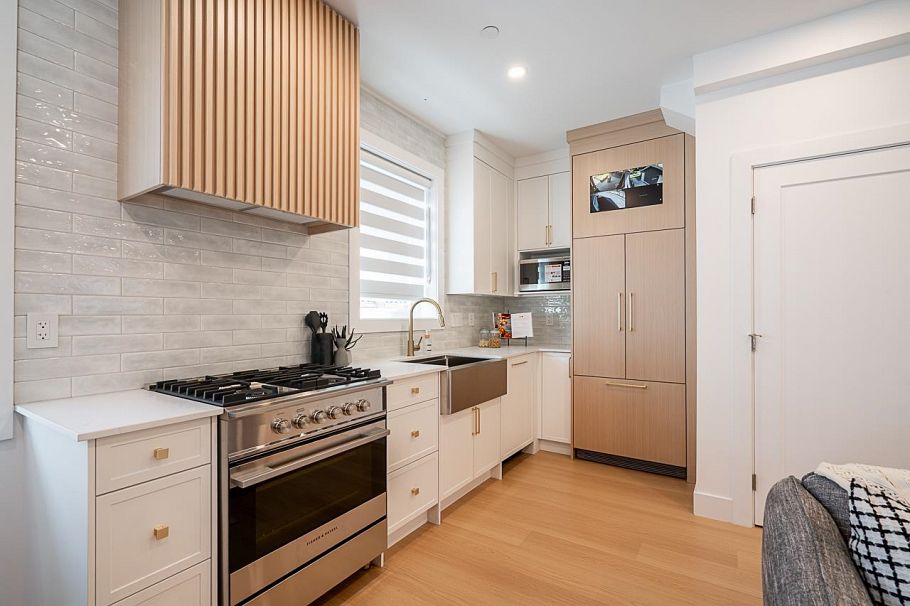 2105 E 33rd Avenue Vancouver, BC - 11