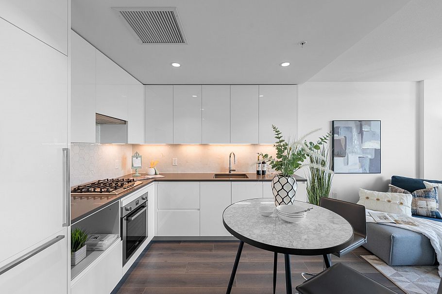 405 8181 Chester Street Vancouver, BC - 3