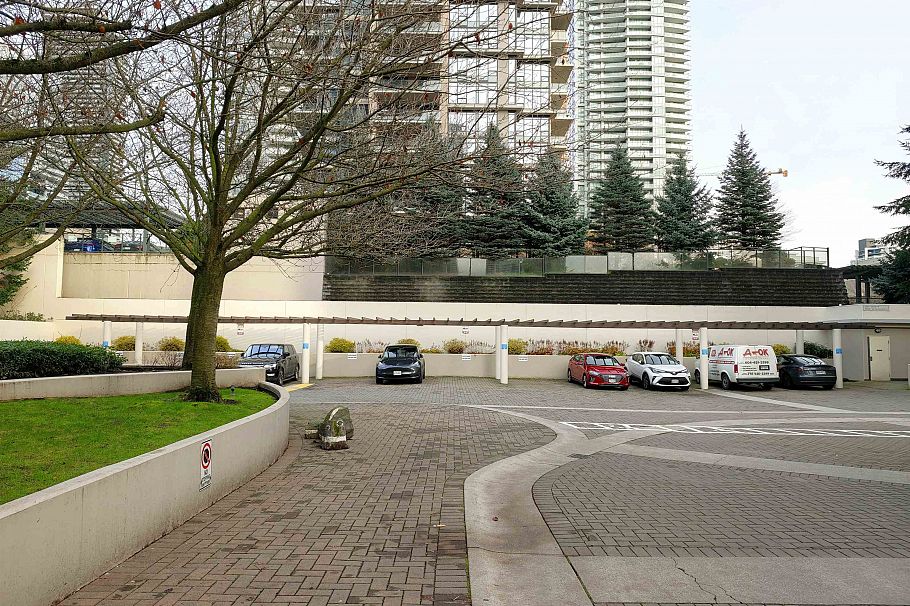 TH16 2089 Rosser Avenue Burnaby, BC - 28