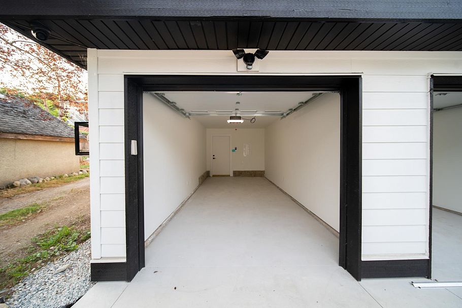 1 3576 E Pender Street Vancouver, BC - 32