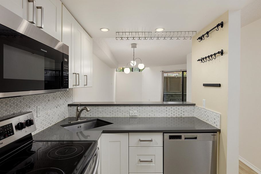 220 1500 Pendrell Street Vancouver, BC - 9