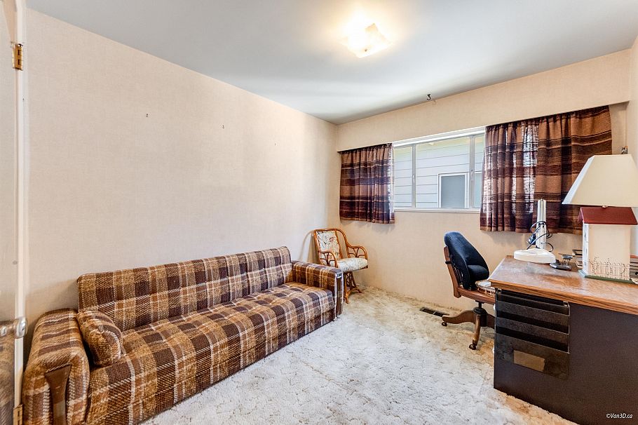 2716 E 49th Avenue Vancouver, BC - 14