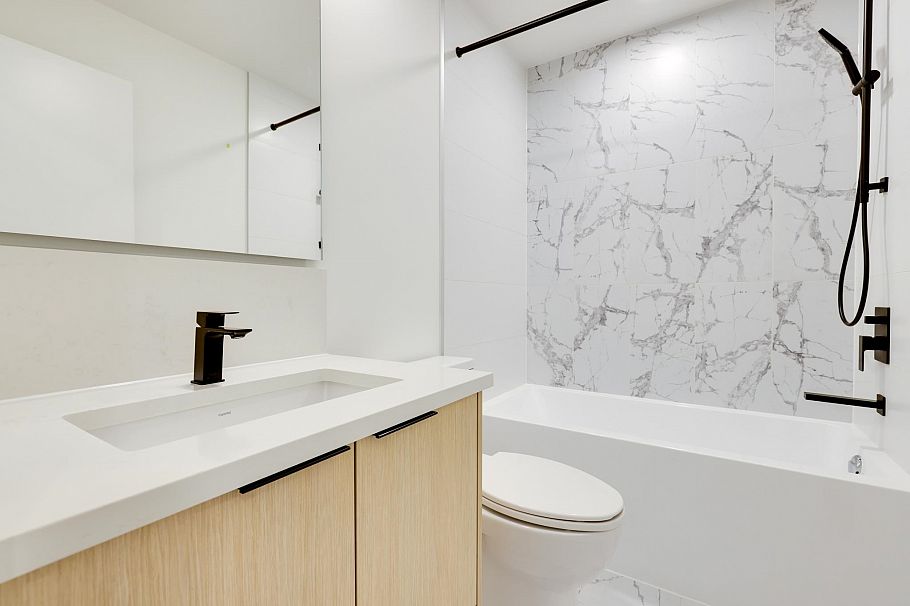 564 422 E 3rd Street North Vancouver, BC - 14