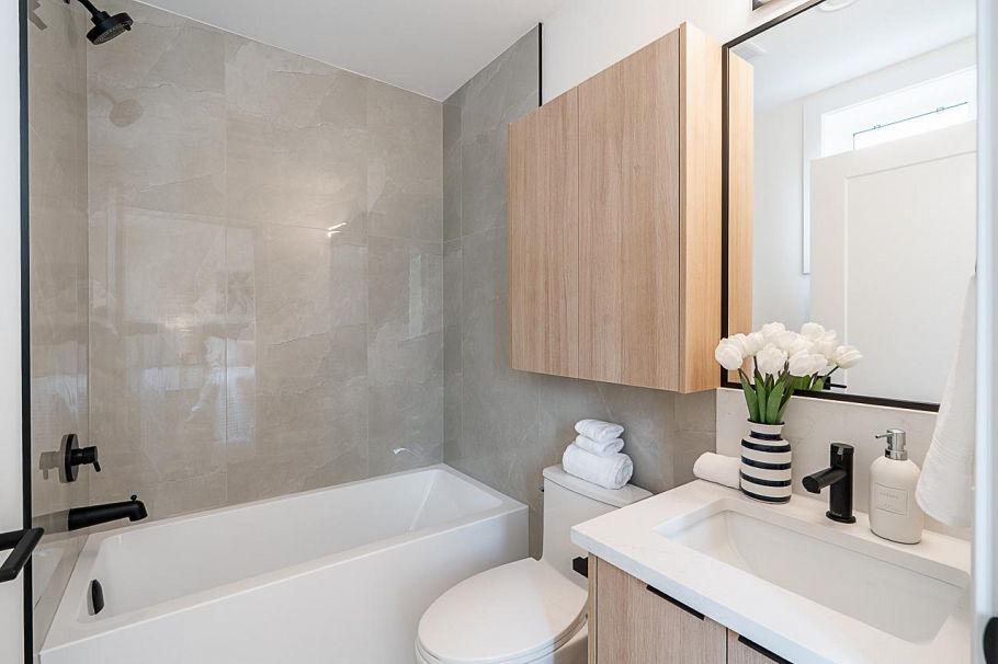 1 2248 E 48th Avenue Vancouver, BC - 21