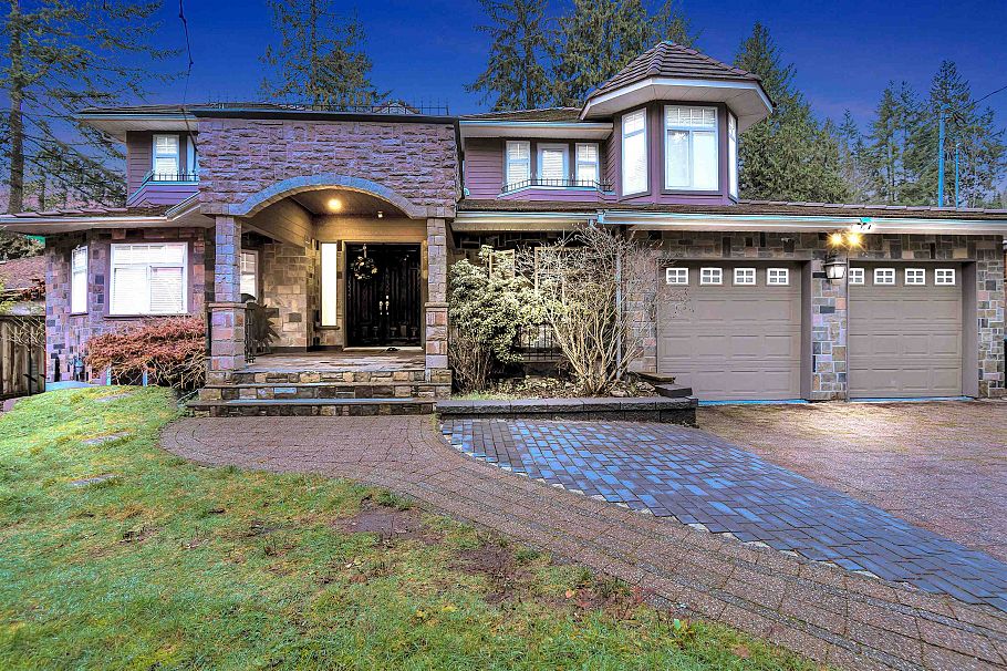 1219 Arborlynn Drive North Vancouver, BC - 1