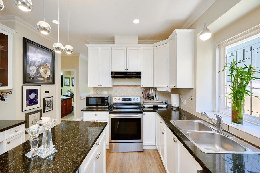 562 W Keith Road North Vancouver, BC - 13