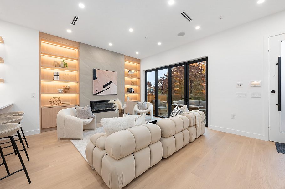 1 312 E 37 Avenue Vancouver, BC - 3