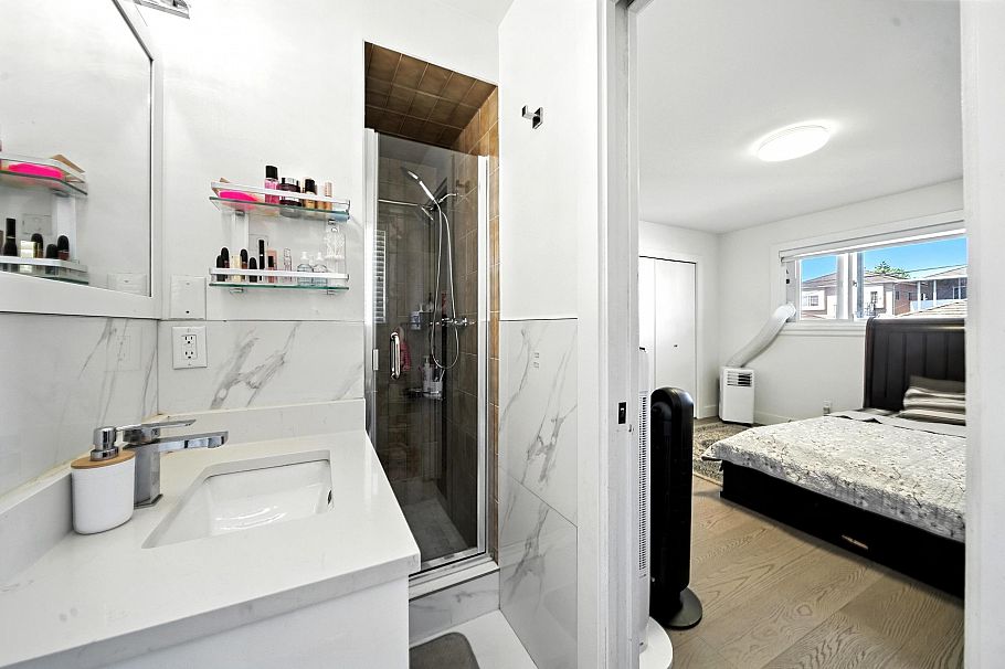 2545 E 43rd Avenue Vancouver, BC - 14