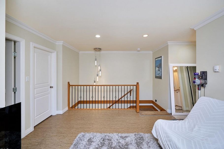 562 W Keith Road North Vancouver, BC - 16