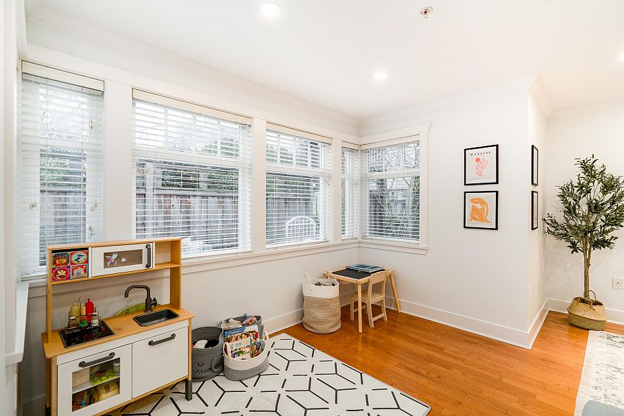 2460 Sasamat Street Vancouver, BC - 7