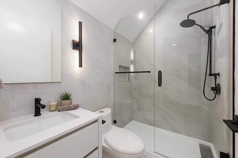 2 312 E 37th Avenue Vancouver, BC - 37