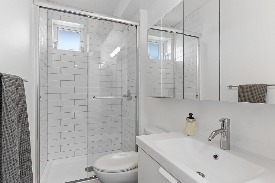 2286 E 33rd Avenue Vancouver, BC - 24