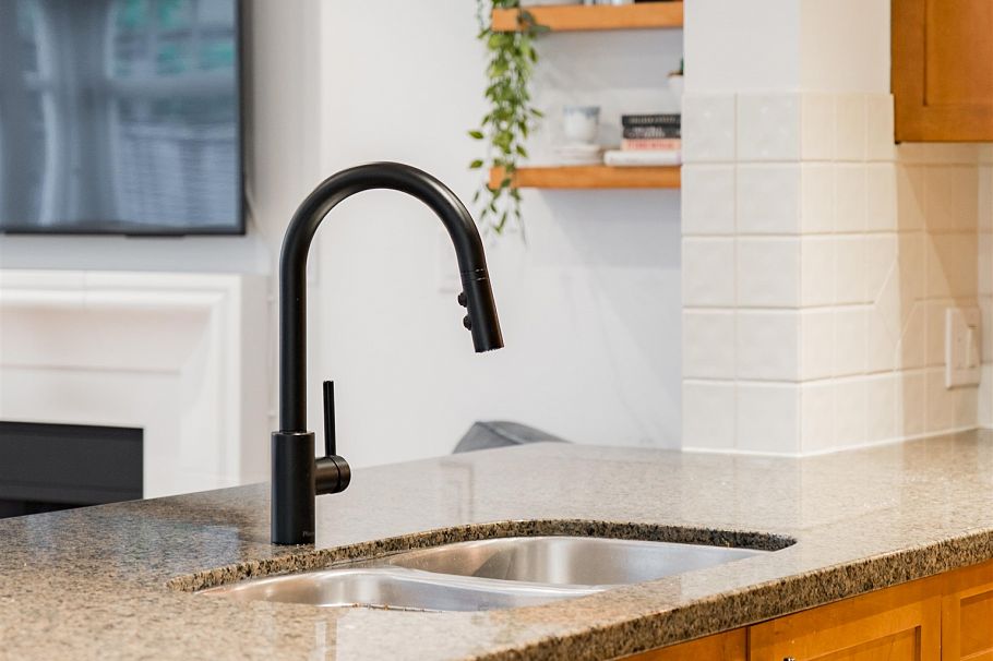 2460 Sasamat Street Vancouver, BC - 10