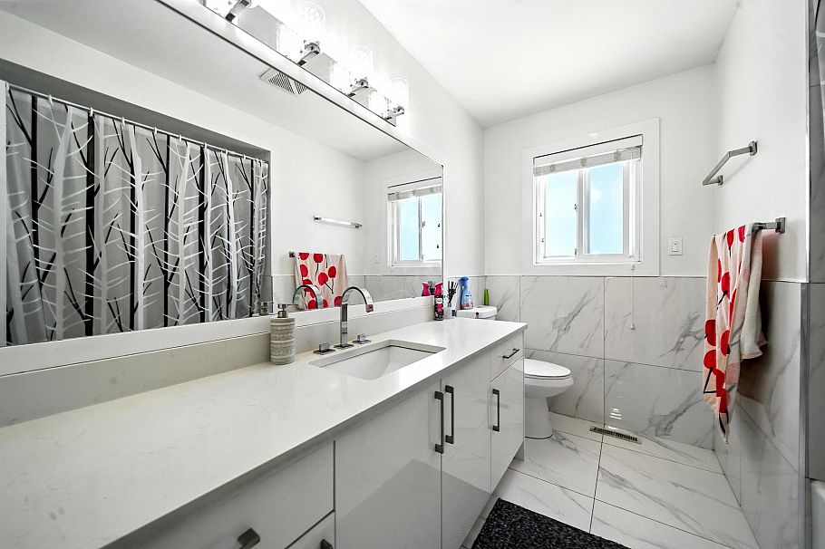 2545 E 43rd Avenue Vancouver, BC - 10