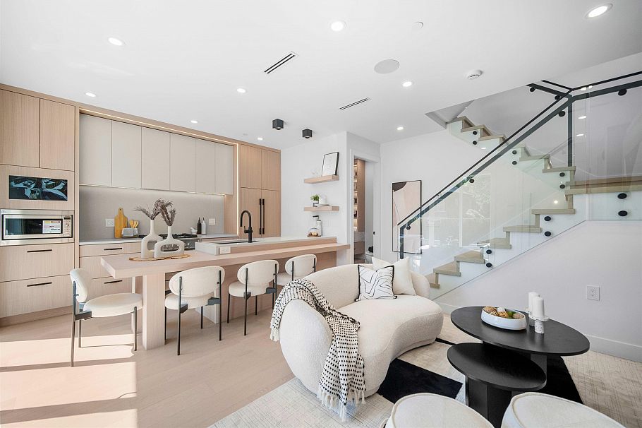 1 5033 Prince Albert Street Vancouver, BC - 3