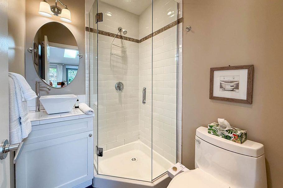 Withheld WITHHELD, North Vancouver BC V7P 2J7 North Vancouver, BC - 15