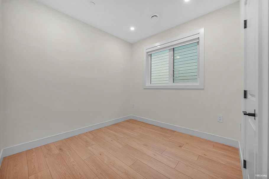 1 3090 Vanness Avenue Vancouver, BC - 17