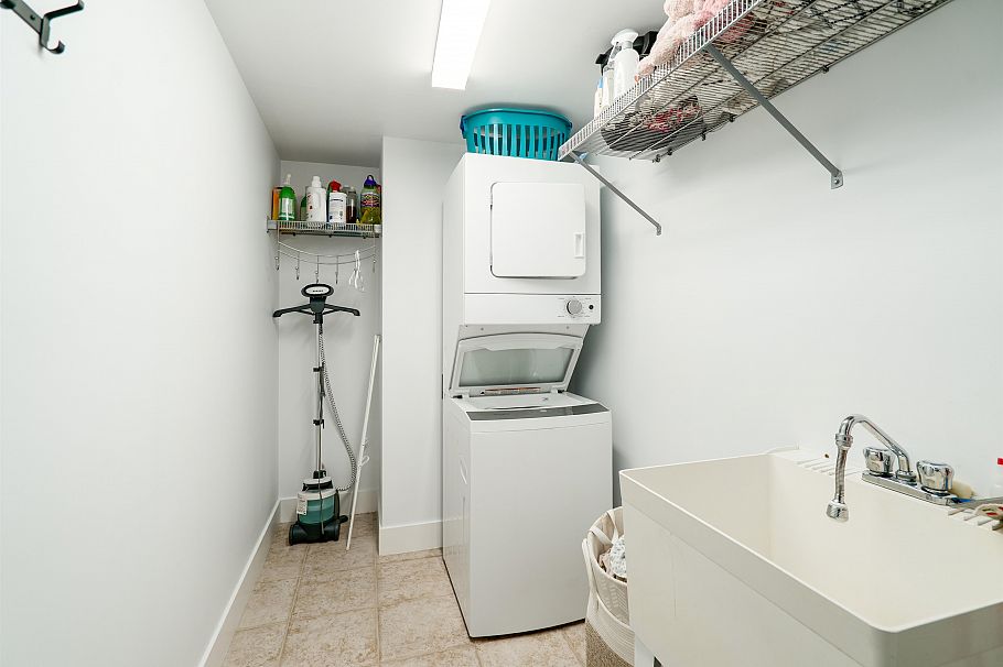 2460 Sasamat Street Vancouver, BC - 26