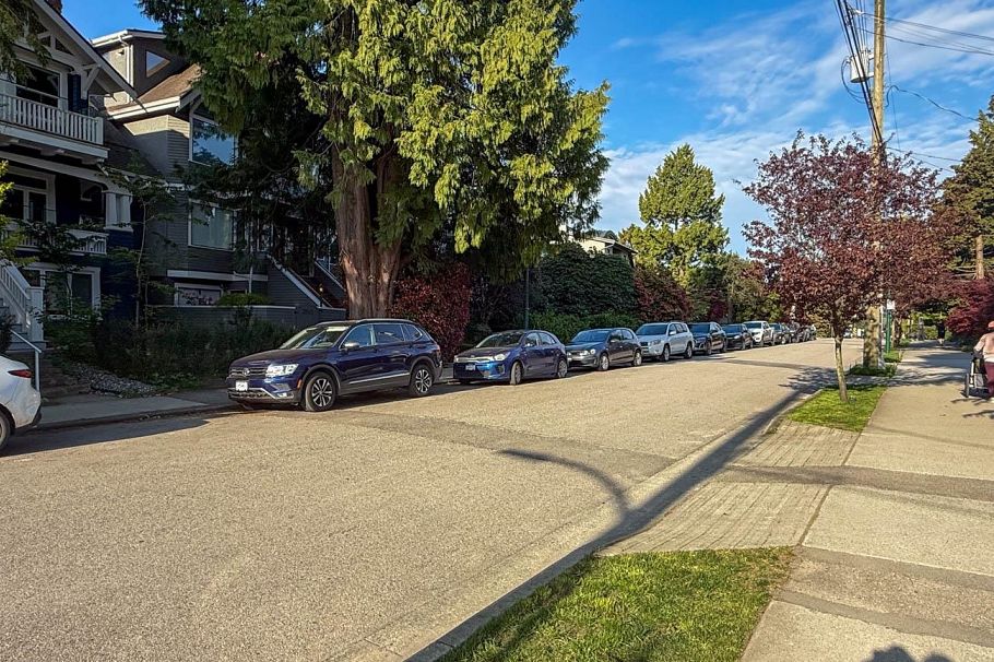 1 3536 POINT GREY ROAD, Vancouver BC V6R 1A8 Vancouver, BC - 4