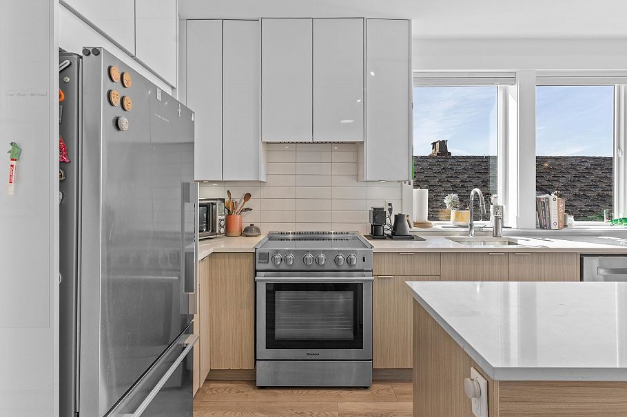 2286 E 33rd Avenue Vancouver, BC - 5