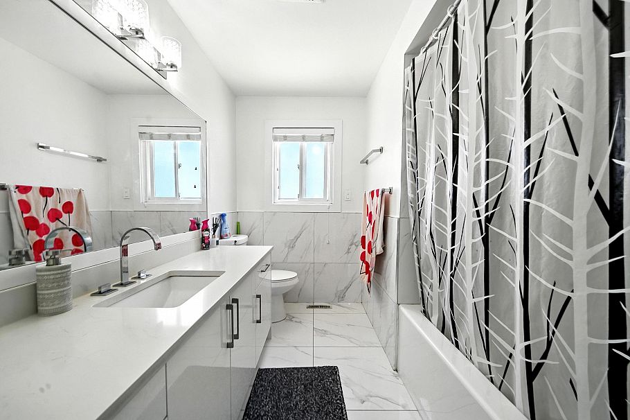 2545 E 43rd Avenue Vancouver, BC - 9