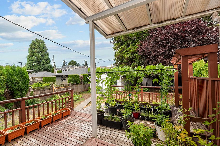 1945 W 45th Avenue Vancouver, BC - 9