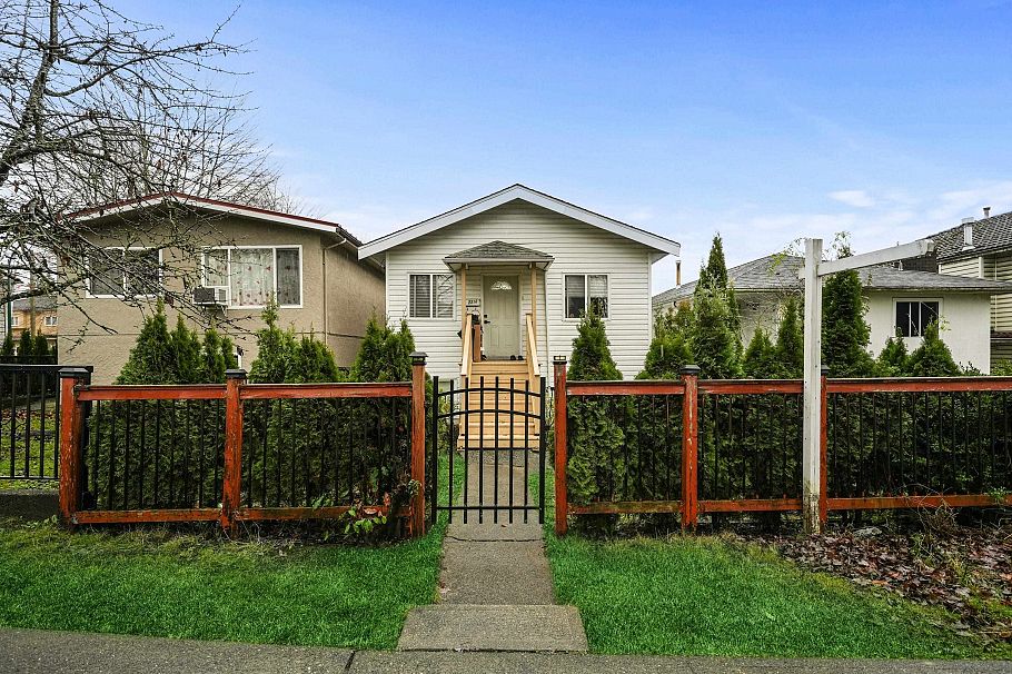 2316 Nanaimo Street Vancouver, BC - 1