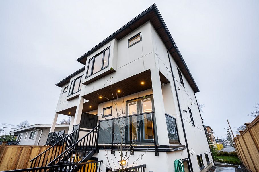 2329 E 49th Avenue Vancouver, BC - 33