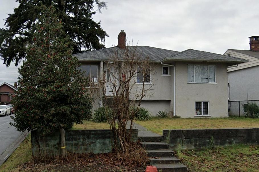 3507 Monmouth Avenue Vancouver, BC - 1