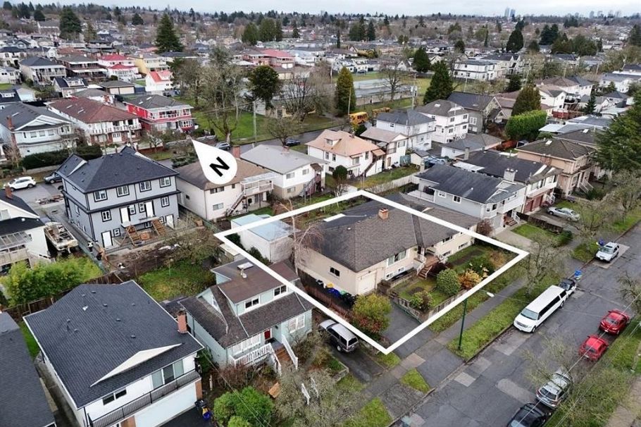 753 E 55th Avenue Vancouver, BC - 5