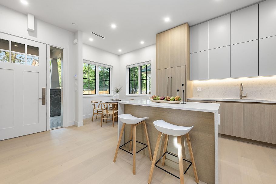 2136 E 10th Avenue Vancouver, BC - 12