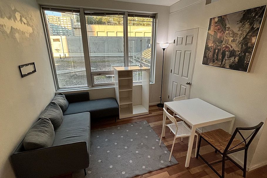 310 989 Nelson Street Vancouver, BC - 4