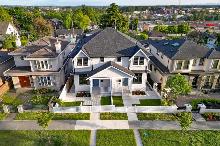 1724 E 64th Avenue Vancouver, BC - 4